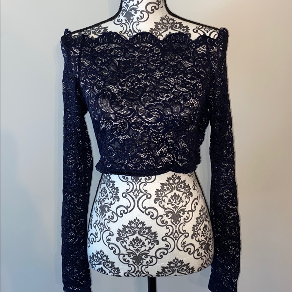 Lace crop top long sleeve